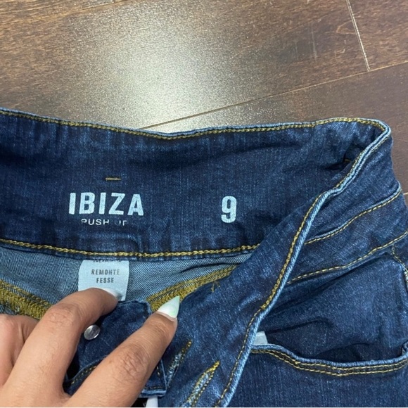 Curvy fit jean shorts - Picture 3 of 3